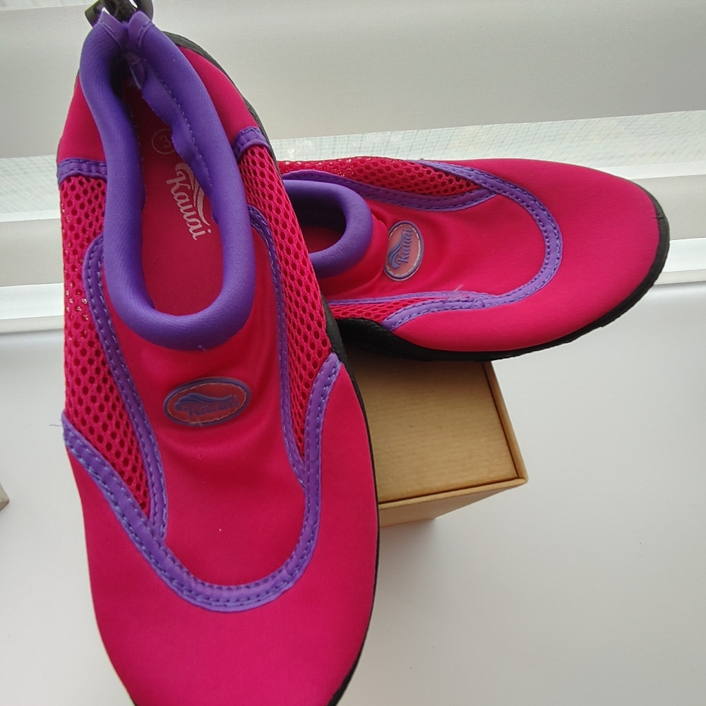 Water shoes girl size🎉 2 for10🎉sale